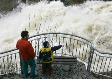 Δεκάδες χιλιάδες Τσέχοι εγκαταλείπουν τα σπίτια τους υπό το φόβο πλημμυρών