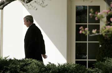 Στη φυλακή Αμερικανός που κρίθηκε ένοχος για συνωμοσία με σκοπό τη δολοφονία Μπους