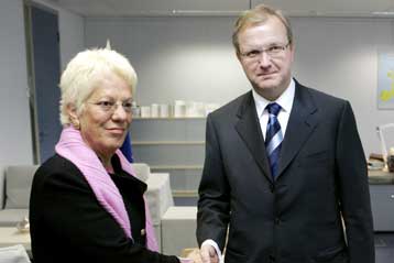 Ορατό το ενδεχόμενο διακοπής της συμφωνίας σύνδεσης ΕΕ-Βελιγραδίου, λέει ο Ρεν