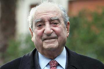 «Ουδέν σχόλιο» από τον Κ.Μητσοτάκη για τη χειραψία Ντόρας-Σαμαρά