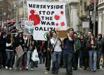 «Θερμή» υποδοχή της Αμερικανίδας υπουργού Εξωτερικών στη Βρετανία