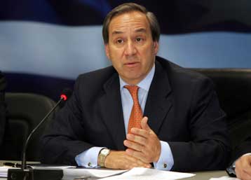 Παρέμβαση Αλογοσκούφη εν όψει της συνάντησης για τη συλλογική σύμβαση τη Δευτέρα