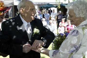 «Κόβεται το σεξ;» λέει η πλειοψηφία των ατόμων τρίτης ηλικίας στην Ελλάδα