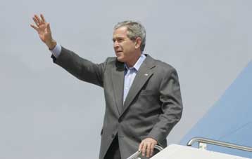 Τη δίωξη του Τζορτζ Ο. Μπους για τις παρακολουθήσεις ζητούν οι Δημοκρατικοί