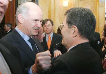 Βέβαιος για τη νίκη της Κεντροαριστεράς στην Ιταλία ο Γιώργος Παπανδρέου