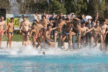 «Υγρή» επανάσταση στην Αρτα με πρωτοφανή αντίδραση από τους πολίστες