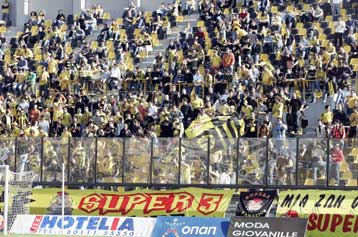 Επίθεση οπαδών κατά δημοσιογράφου μετά τον αγώνα του Αρη με τον Ηλυσιακό