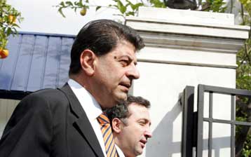 Αναβρασμός στα κόμματα για τους υποψήφιους στις δημοτικές και νομαρχιακές εκλογές