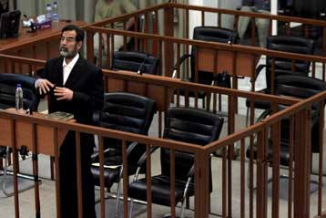Τον επόμενο μήνα αναμένεται η δίκη του Σαντάμ για τη γενοκτονία των Κούρδων