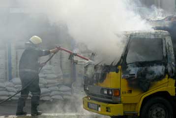 Τρεις νεκροί σε επίθεση με μολότοφ εναντίον λεωφορείου στην Κωνσταντινούπολη