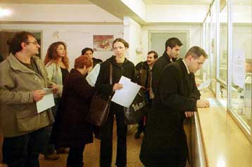 Από τη Δευτέρα το επίδομα ανεργίας και το δώρο του Πάσχα