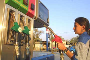 Κοντά στο ένα ευρώ το λίτρο έφτασε η τιμή της αμόλυβδης