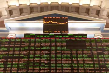 Μετάταξη στην «πρώτη ταχύτητα» του ΧΑ για επτά μετοχές και επιτήρηση για άλλες 18