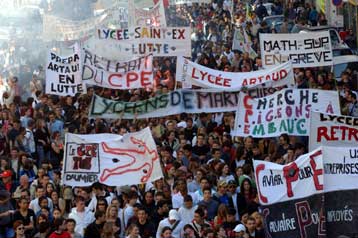 Χιλιάδες Γάλλοι στους δρόμους στο νέο γύρο αντιπαράθεσης για το CPE