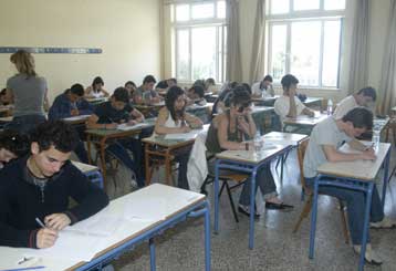 Το πρόγραμμα για τις προαγωγικές και απολυτήριες εξετάσεις γυμνασίων και λυκείων