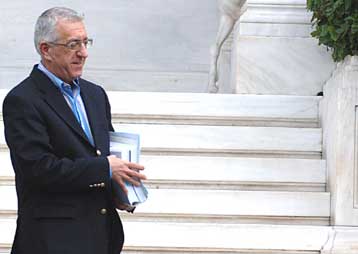 Στο Μαξίμου ο Ν.Κακλαμάνης για τη μάχη της Αθήνας και τη διαμάχη με Δ.Αβραμόπουλο