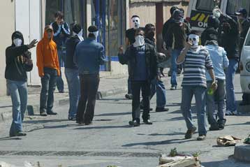 Σάκο με δέκα κιλά εκρηκτικά βρήκε η αστυνομία σε νεκροταφείο της Κωνσταντινούπολης