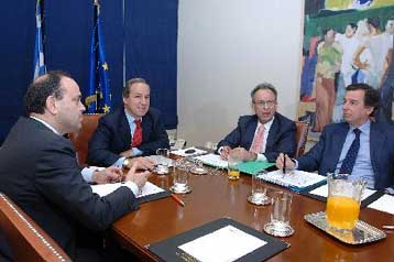 Διετείς συμβάσεις 3% συν 4% προωθεί η κυβέρνηση για τις ΔΕΚΟ