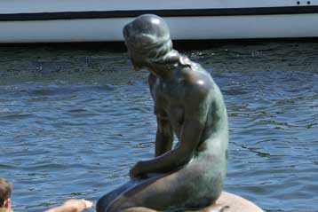 Μετακίνηση της Μικρής Γοργόνας προς τη θάλασσα εξετάζει η Δανία