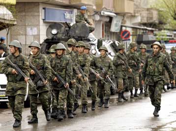 Αιματηρές συγκρούσεις του τουρκικού στρατού με Κούρδους αντάρτες