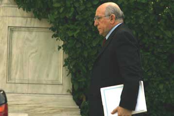 Διπλή επιβάρυνση για το Κτηματολόγιο από το ΥΠΕΧΩΔΕ