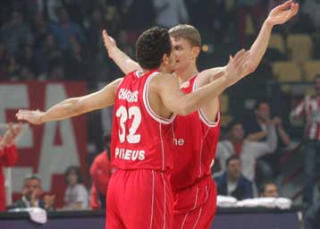 Σε τρίτο ματς Ολυμπιακός με Μακάμπι (76-70 στο ΣΕΦ) και Παναθηναϊκός με Ταού (85-79)