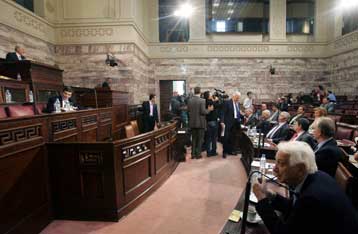 Διακόπτει η Επιτροπή Θεσμών και Διαφάνειας την κλήση μαρτύρων για τις υποκλοπές