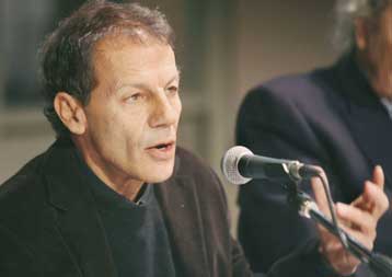 Παραίτηση Ξαρχάκου από το Ελληνικό Ίδρυμα Πολιτισμού, ο Γ.Μπαμπινιώτης στη θέση του