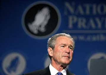 Στη …γωνία ο Μπους για επιλεκτική διαρροή απόρρητων πληροφοριών για το Ιράκ