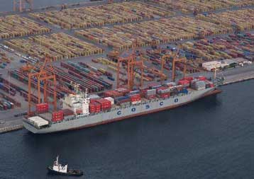 Εγκαινιάστηκε η απευθείας σύνδεση του λιμανιού του Πειραιά με την Κίνα
