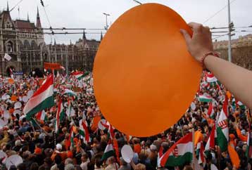 Για το μέλλον της χώρας τους ψηφίζουν την Κυριακή 8.000.000 Ούγγροι