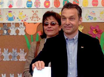 Στήθος με στήθος σοσιαλιστές και συντηρητικοί στις εκλογές της Ουγγαρίας