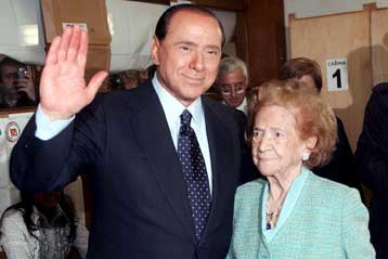 Οι Ιταλοί δίνουν τη Δευτέρα την απάντησή τους στο δίλημμα Μπερλουσκόνι ή Πρόντι