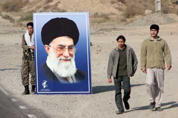 Προετοιμασίες για χτύπημα στο Ιράν «βλέπει» και η αμερικανική επιθεώρηση New Yorker