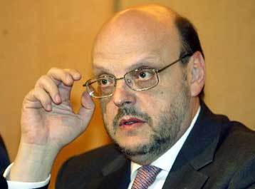 «Αδειάζει» η κυβέρνηση τους βουλευτές που δυσφορούν για υπουργούς