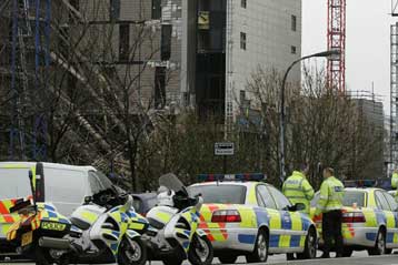 Τρεις σοβαρά τραυματίες από την κατάρρευση οικοδομής στο Λονδίνο