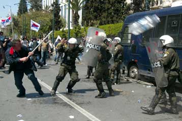 Νέα 24ωρη από τους εργαζόμενους στην καθαριότητα μετά από επεισοδιακή συγκέντρωση