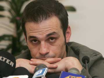 Η ερασιτεχνική ΑΕΚ καταδίκασε τα επεισόδια, αλλά δεν στάθηκε στο πλευρό του Ντέμη