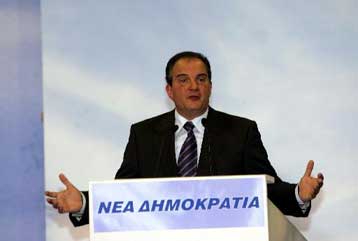 «Αποκυήματα της φαντασίας» για την κυβέρνηση τα περί ακύρωσης της περιοδείας Καραμανλή