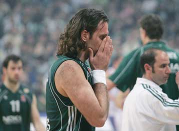 Δίκαιο χαρακτήρισε τον αποκλεισμό του Παναθηναϊκού ο Αλβέρτης-Φίλαθλος υπέστη έμφραγμα
