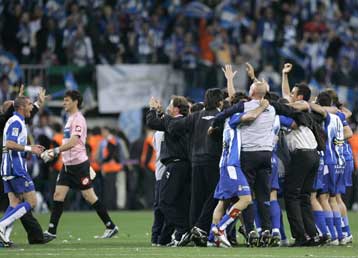 Η Εσπανιόλ του «κλαψιάρη» Λοτίνα συνέτριψε 4-1 την Σαραγόσα και πήρε το τρόπαιο
