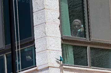 Ένοπλοι κατέλαβαν προσωρινά το κτίριο του παλαιστινιακού Υπουργικού Συμβουλίου