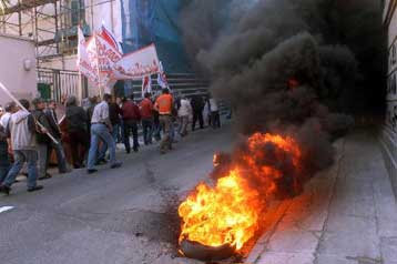 Κυκλοφοριακό χάος από κινητοποιήσεις του ΠΑΜΕ σε Αθήνα, Πειραιά και Θεσσαλονίκη
