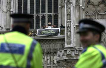 Αδίκημα αποτελεί πλέον ο εγκωμιασμός της τρομοκρατίας στη Βρετανία