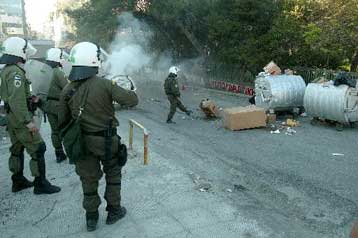 Επεισόδια στο Πάντειο μετά τον εντοπισμό οπλισμένου φοιτητή