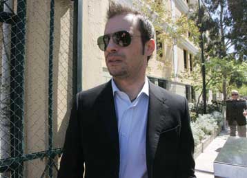 Αναβολή στην εκδίκαση της μήνυσης Νικολαΐδη κατά οπαδού-Σκληρή κριτική Σάντος