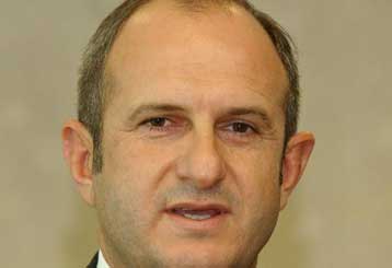 Λύση χωρίς αλλαγή της συνταγματικής ονομασίας επιδιώκει η ΠΓΔΜ