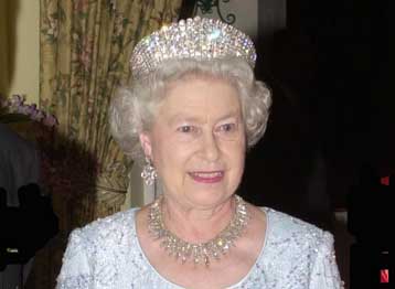 «Φτωχή» σε σχέση με τη δημιουργό του Χάρι Πότερ η βασίλισσα της Αγγλίας