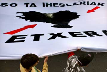 Αμφιβολίες για την εκεχειρία, λόγω απειλητικών επιστολών της ΕΤΑ σε επιχειρηματίες