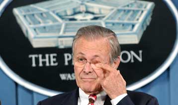 Πάγια η στήριξη Μπους σε Ράμσφελντ παρά τις νέες αποκαλύψεις για το Γκουαντάναμο